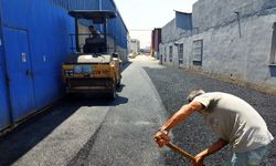 AKDENİZ’DE YOL AÇMA, ASFALT VE KALDIRIM YENİLEME ÇALIŞMALARI