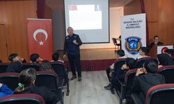 Mersin Polisinden Güvenli Yarınlar İçin Eğitim