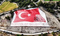 Yenilenen Türk Bayrağı İlk Günkü Görkemine Kavuştu
