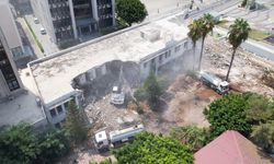 Mersin Öğretmenevi’nin Kontrollü Yıkımı Gerçekleşti