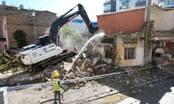 Barış Mahallesi’ndeki Metruk Binanın Kontrollü Yıkımı Gerçekleşti