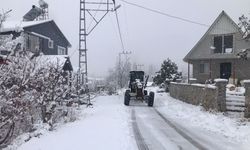 Toroslar Belediyesinden Karla Kapanan Yollara Hızlı Müdahale