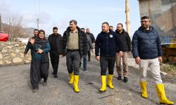 Toroslar Belediyesi Sağanak Yağışın İzlerini Silmek İçin 7/24 Çalışıyor