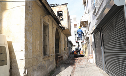 Yangında Zarar Gören Tarihi Mersin Evinin Çatısı Temizlendi