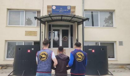"Başkasına Ait Kimlik İle Saklanan Şüpheli Jandarmadan Kaçamadı"