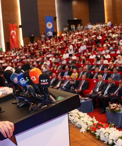 Bakan Ömer Bolat ve Vali Atilla Toros Mersin Ekonomi Zirvesi'ne Katıldı