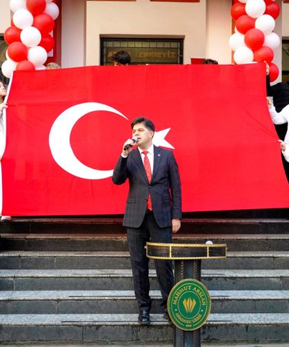 Özdemirci: “İlk Zilimiz Şanlı Bayrağımız İçin Çaldı”