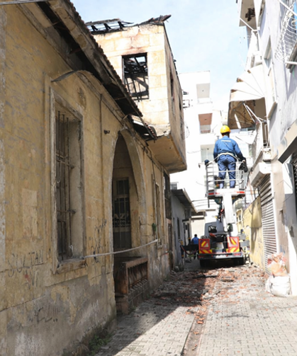 Yangında Zarar Gören Tarihi Mersin Evinin Çatısı Temizlendi