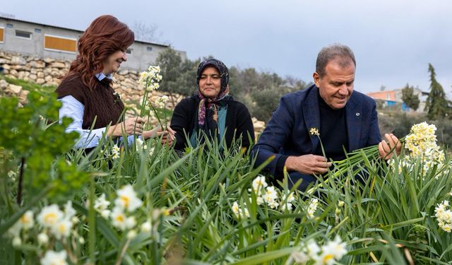 BAŞKAN SEÇER BÜYÜKŞEHİR’İN 2. NERGİS ŞENLİĞİ’NE KATILDI