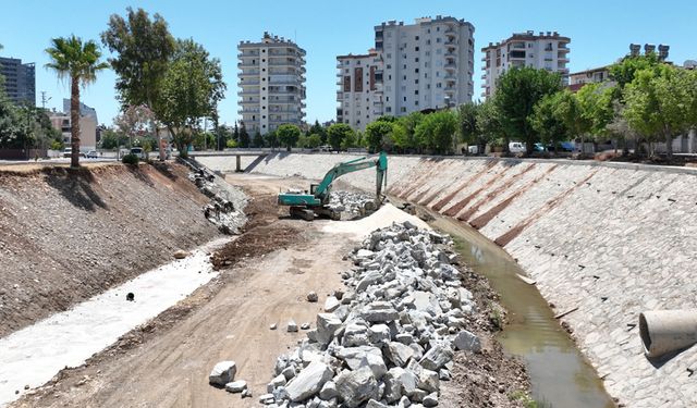 MERSİN EFRENK DERESİ’NDE DSİ’NİN ÇALIŞMALARI DEVAM EDİYOR