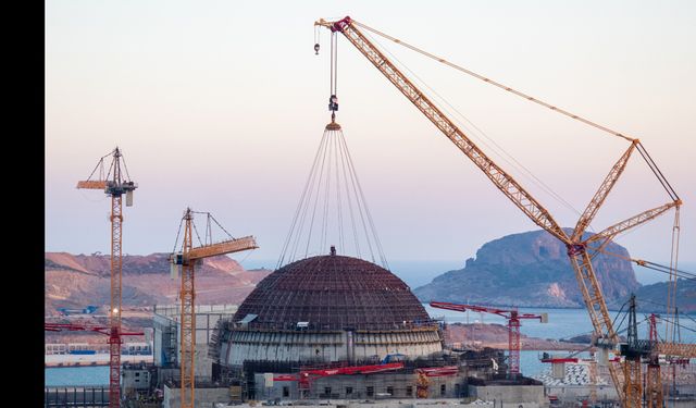 Akkuyu Güç Santralinin Dış Koruma Kabuğunun Kubbesi Yerleştirildi