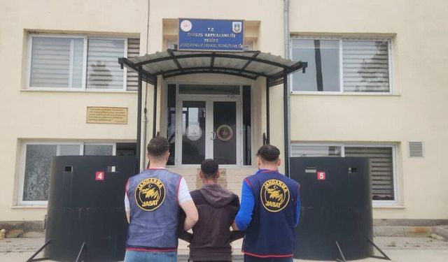 "Başkasına Ait Kimlik İle Saklanan Şüpheli Jandarmadan Kaçamadı"