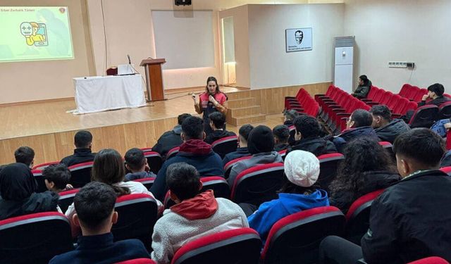 Öğrencilere Siber Farkındalık Eğitimi