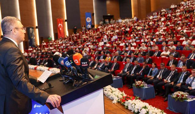 Bakan Ömer Bolat ve Vali Atilla Toros Mersin Ekonomi Zirvesi'ne Katıldı