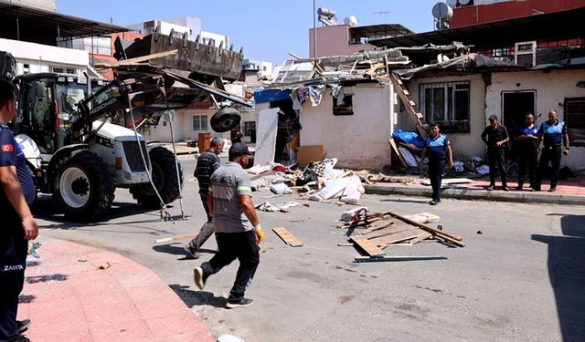 Akdeniz’de Sokağı Hurda ve Çöplerle Dolduran Vatandaşa İdari Para Cezası