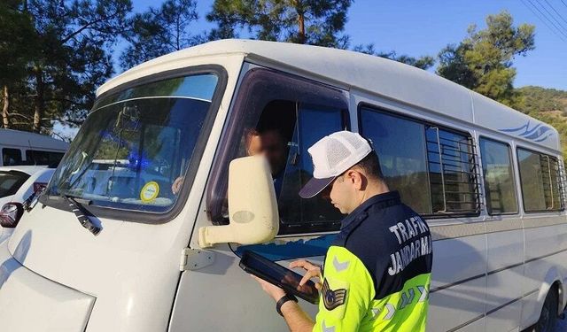 “ JANDARMADAN OKUL SERVİS ARAÇLARINA SIKI DENETİM”