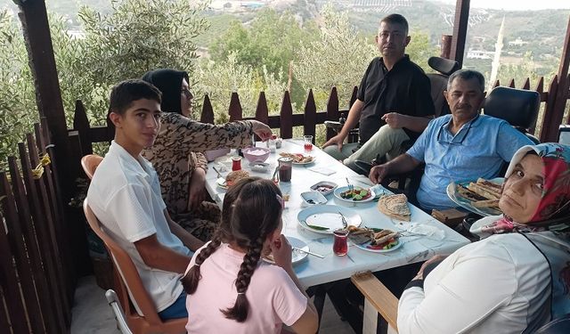 Türkiye Sakatlar Derneği Mersin şubesi üyeleri kahvaltıda bir araya geldiler