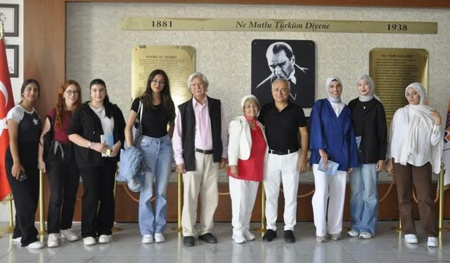 Şair Günvar Korkmaz Öğrenciler için şiir yazd