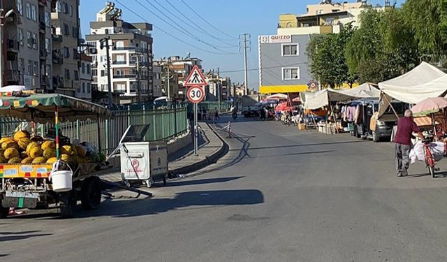 Akdeniz Zabıtası, Çevreye Rahatsızlık Veren İzinsiz Kurulan Pazarı Kaldırdı