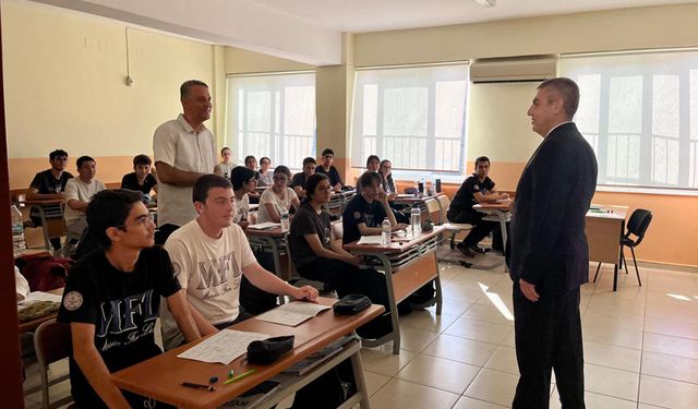 Vali Toros, Eyüp Aygar Fen Lisesini ziyaret etti