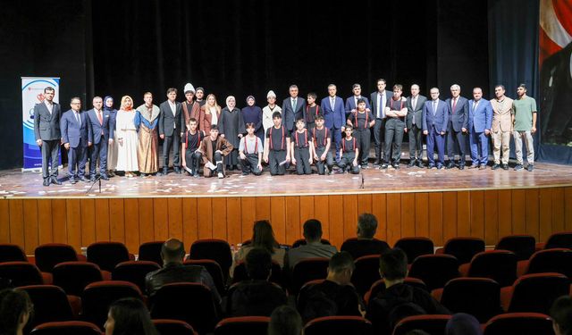 Mersin Valisi Atilla Toros, Tiyatro Gösterisine Katıldı