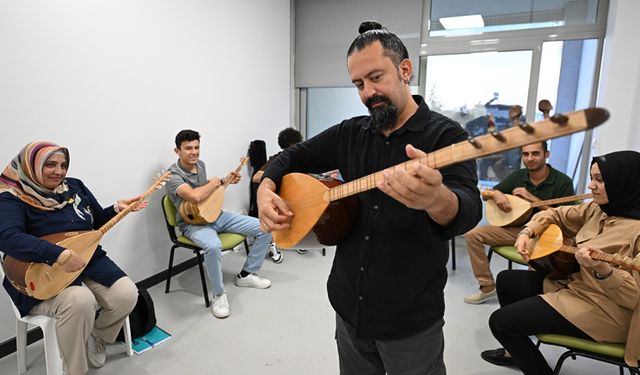 Mersin Büyükşehir’in Ücretsiz Enstrüman Kurslarına Yoğun İlgi