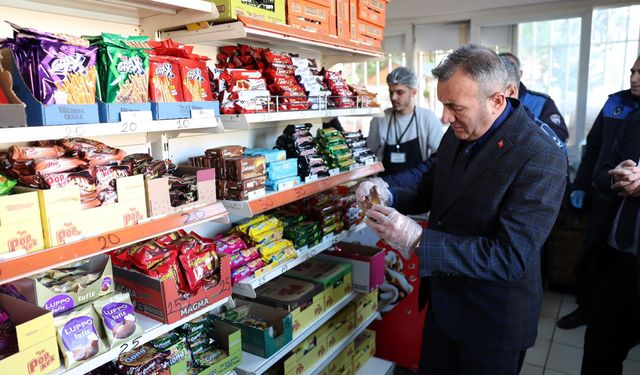 Akdeniz Zabıtasından Sağlıksız Ürün Satan Kantine Ceza