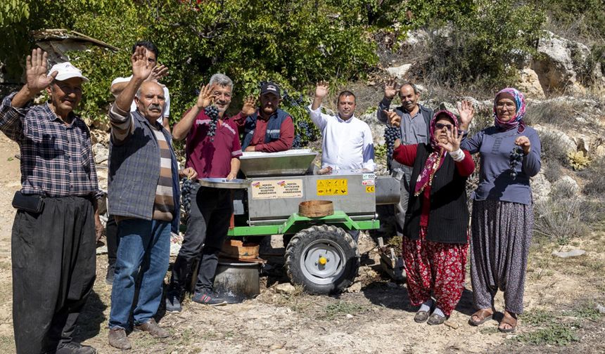 Üreticilere Üzüm Sıkma Makinesi Desteği