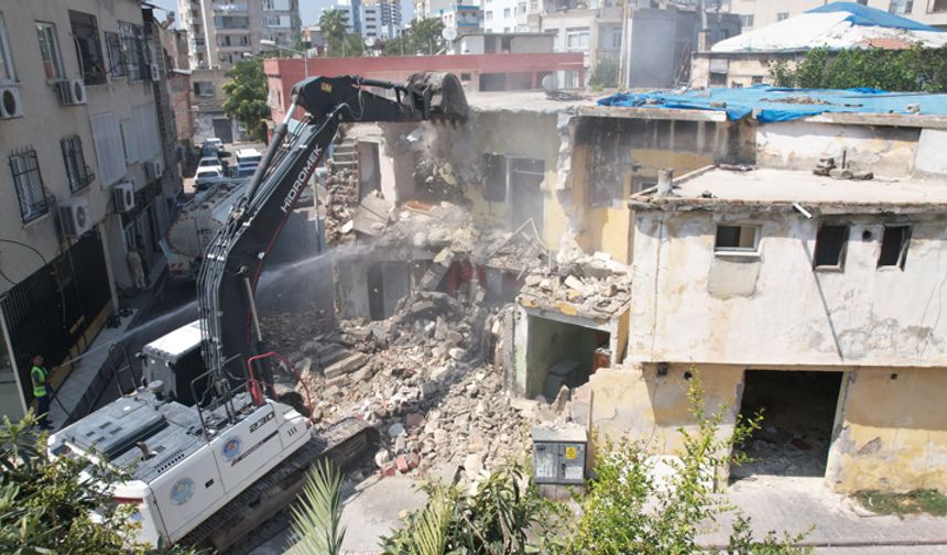 Akdeniz’de Metruk Yapılarla Mücadele Sürüyor