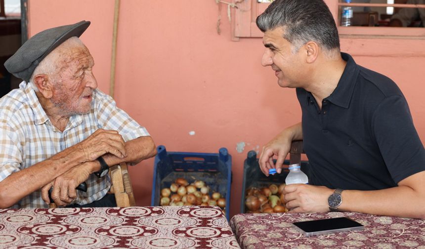 Yol çalışmalarını inceledi, mahalle sakinlerini dinledi