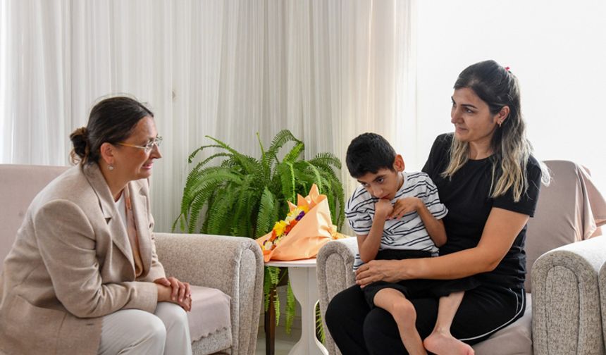 Vali Eşi Dudu İrem Toros, Aile Ziyaretinde Bulundu