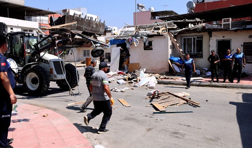 Akdeniz’de Sokağı Hurda ve Çöplerle Dolduran Vatandaşa İdari Para Cezası