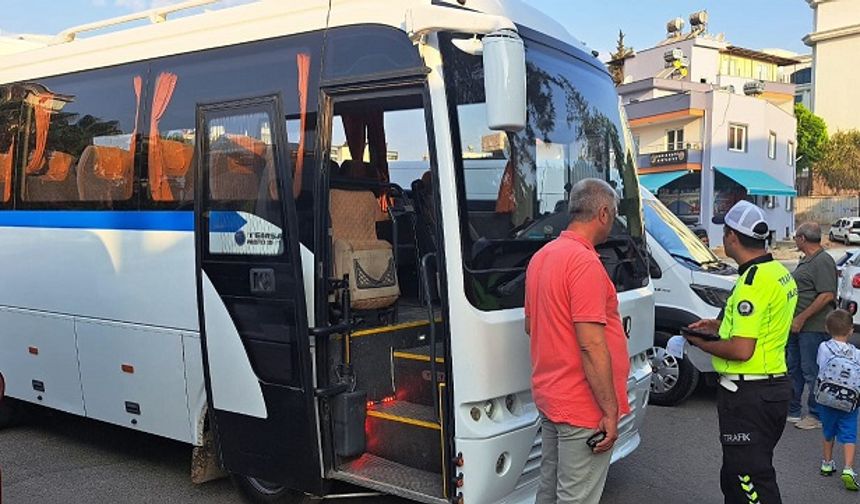 Mersin Emniyeti Okul Servis Araçlarını Denetledi