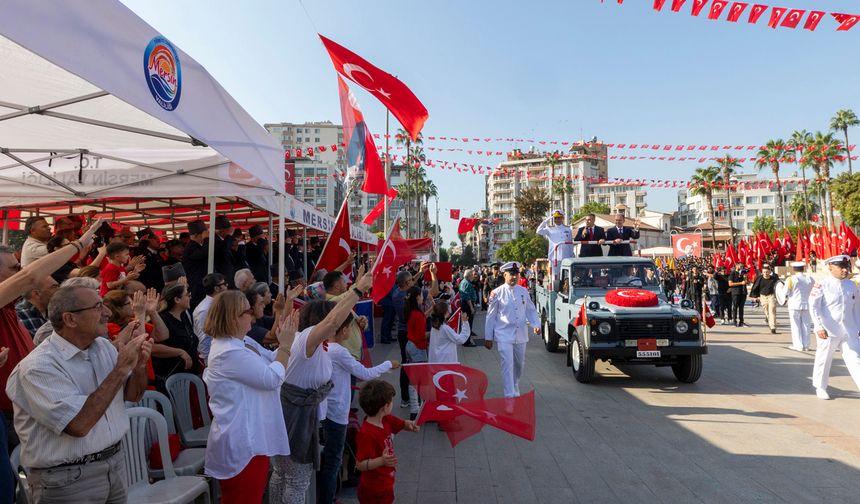 Cumhuriyet Coşkusu Tüm Mersin’i Sardı