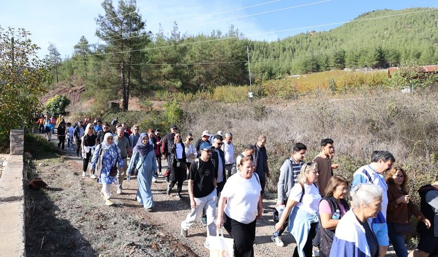 Toroslar’da Cumhuriyet Doğa Yürüyüşü Coşkuyla Gerçekleşti
