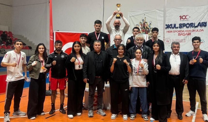 Akdeniz Belediye Spor’dan Cumhuriyet Kupası’nda Tarihi Zafer: 13 Madalya ile Mersin’in Gururu Oldular