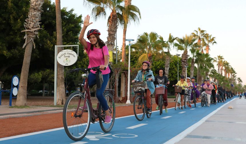 Büyükşehir, Kadınlara Güvenli Bisiklet Sürmeyi Öğretiyor