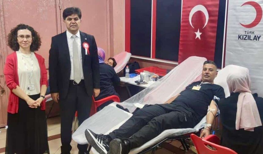 ÖZDEMİRCİ, KIZILAY KAN BAĞIŞI ETKİNLİĞİNE KATILDI