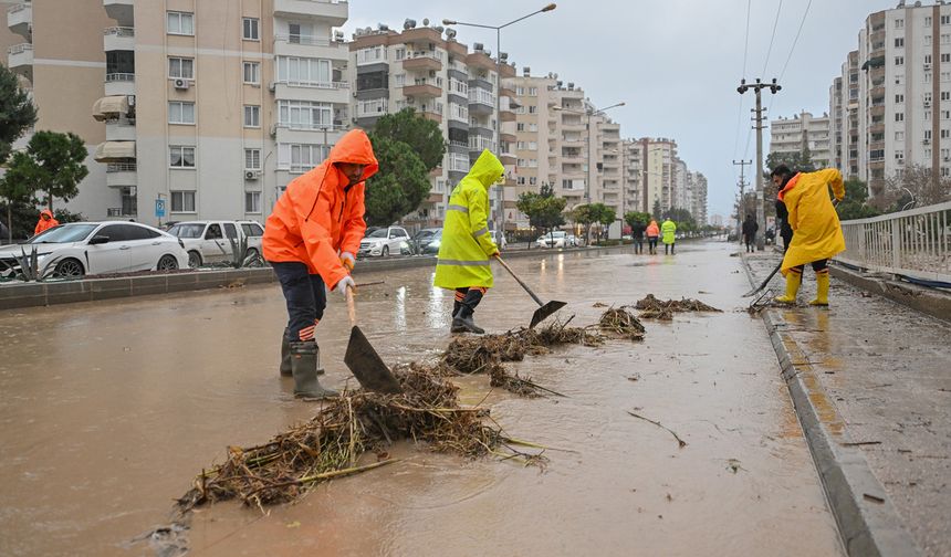 Mersin Büyükşehir Belediyesi Ve Meski Ekipleri Sağanak Yağış Boyunca Sahada