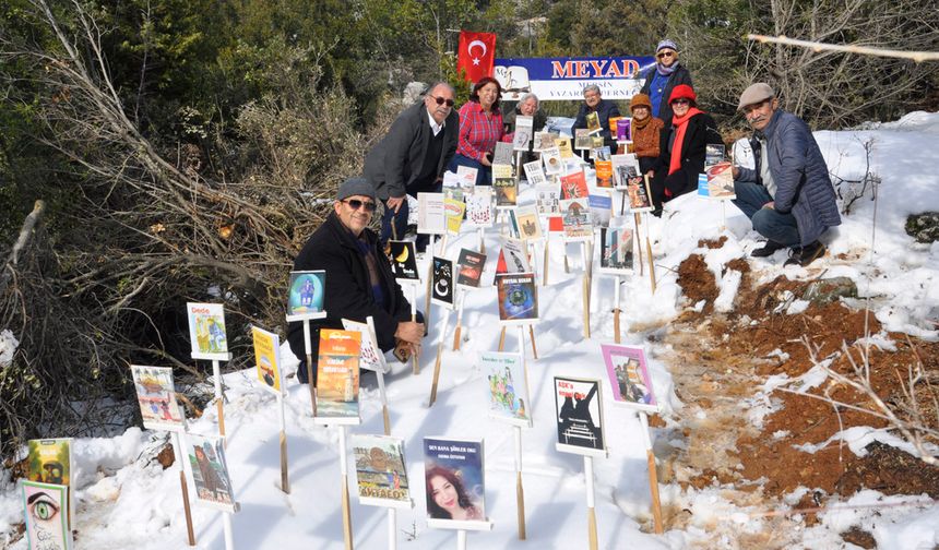 Mersinli Yazarlar Kardelen Kitaplığı Oluşturdu