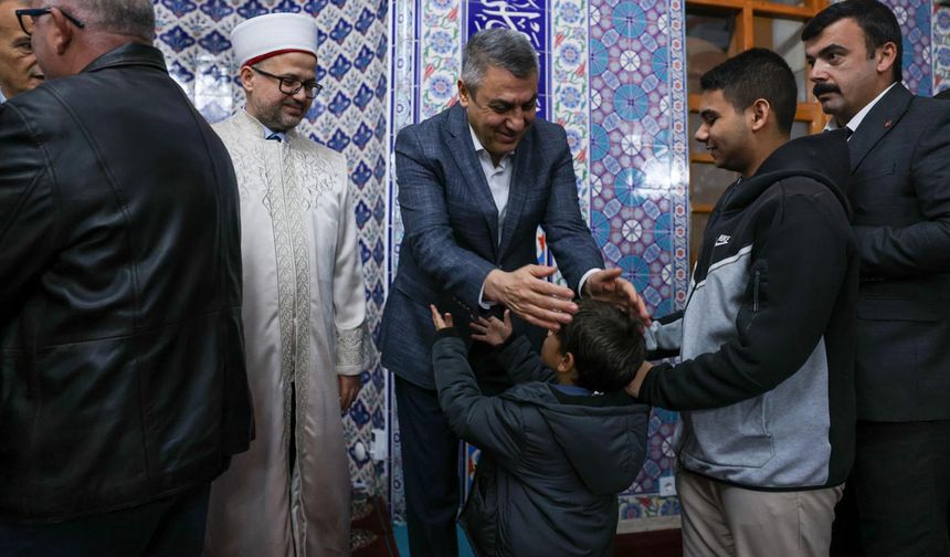 Vali Toros Miraç Kandil Programına Katıldı