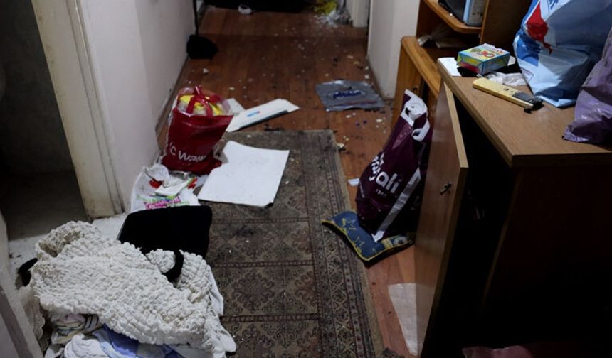 Akdeniz İlçesinde Çöp Ev Boşaltıldı