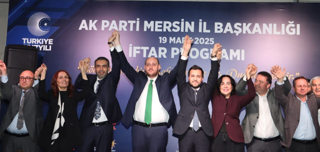 Ak Parti'nin Verdiği İftar Yemeğine Yoğun Katılım Oldu