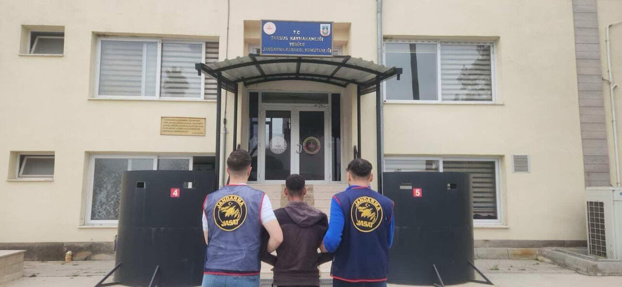"Başkasına Ait Kimlik İle Saklanan Şüpheli Jandarmadan Kaçamadı"