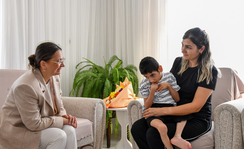 Vali Eşi Dudu İrem Toros, Aile Ziyaretinde Bulundu