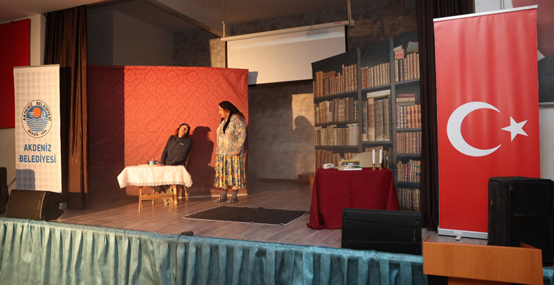Akdeniz’de Sosyal Farkındalık Tiyatrosu: “Pembe Aslında Siyahtır”