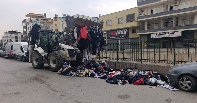 Akdeniz’de Caddeye Dökülen Tekstil Atıkları ve Kıyafet Yığınları Toplandı