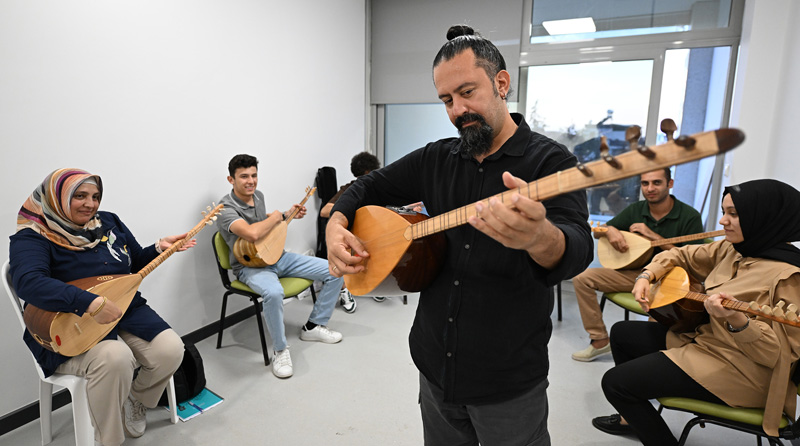 Mersin Büyükşehir’in Ücretsiz Enstrüman Kurslarına Yoğun İlgi