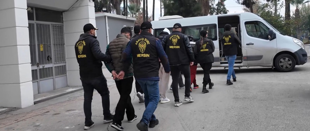 MERSİN POLİSİNDEN SUÇ YAPILANMASINA BÜYÜK DARBE: 4 ŞÜPHELİ YAKALANDI