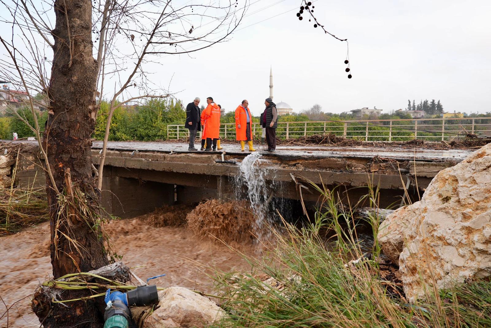 Erdemli Belediyesi Ekipleri Sahada